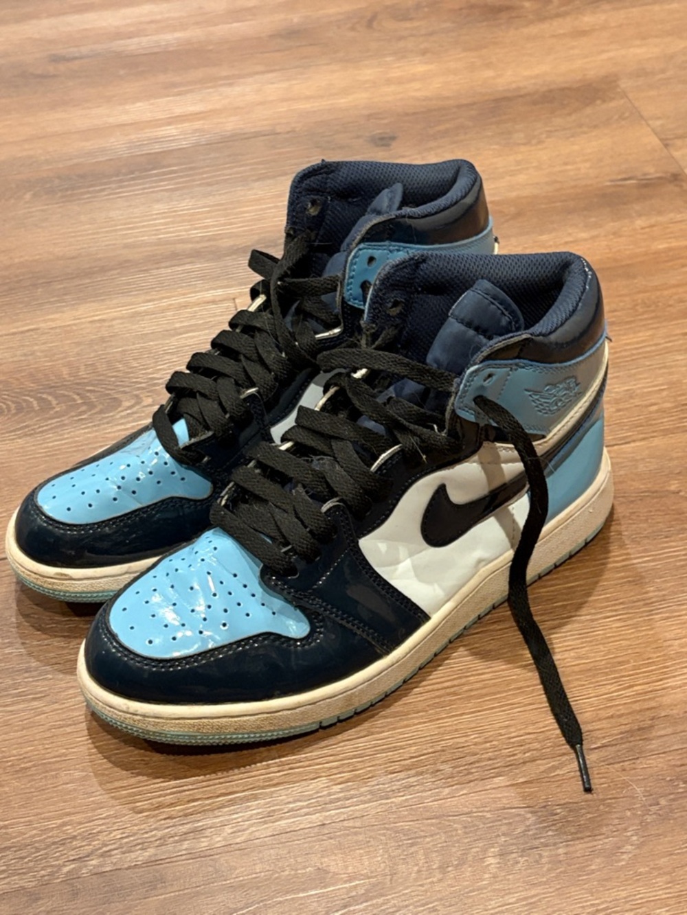 UNC patent Jordan’s size 8 in Light Blue, Black & White size 8